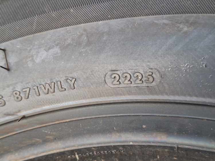 لاستیک سنگین یودمون 385/55/22.5 گل UT193